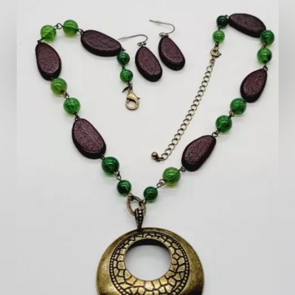 Avon Beaded Chic Gift Set Matching Necklace & Earrings #6 - Picture 1 of 7